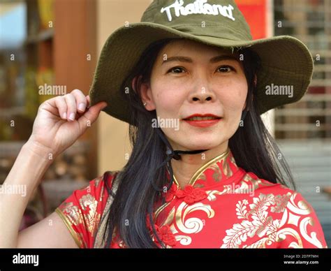 Thai Chinese .